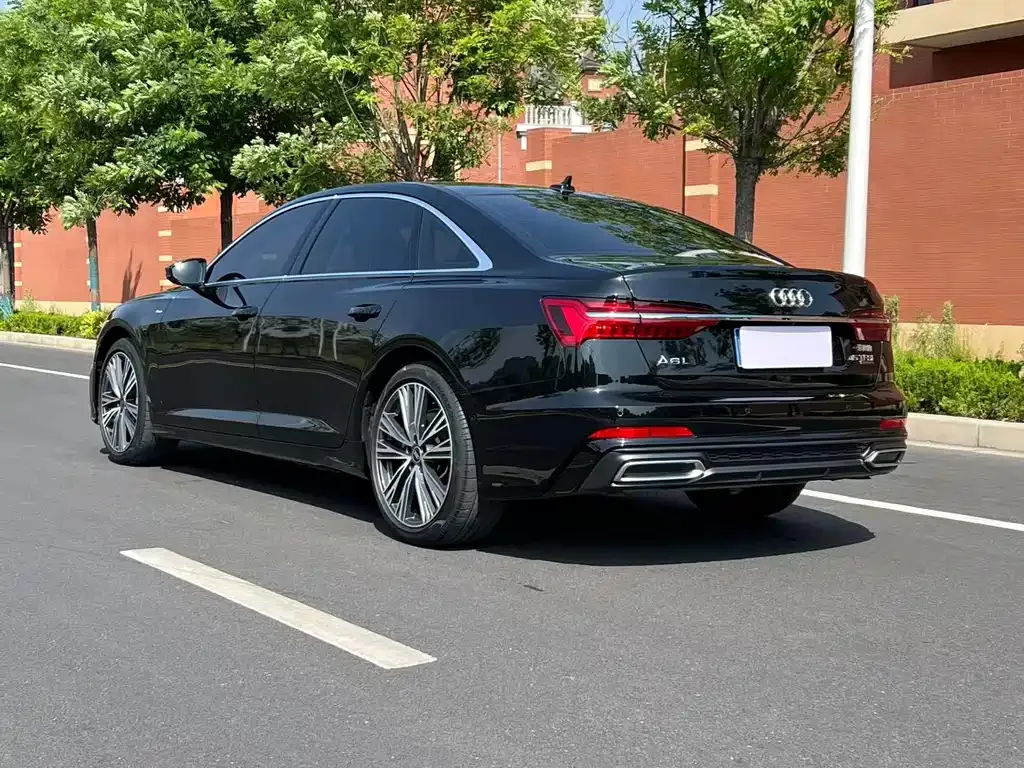 Audi A6L — фото 8