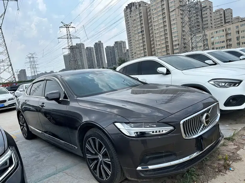 Volvo S90 — фото 1