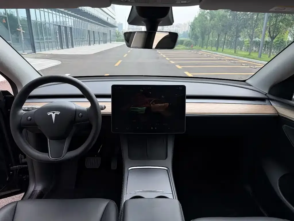 Tesla Model Y — фото 3