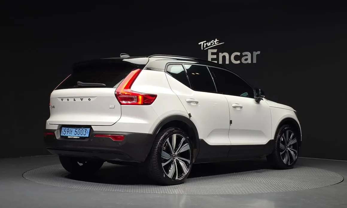Volvo XC40 — фото 3