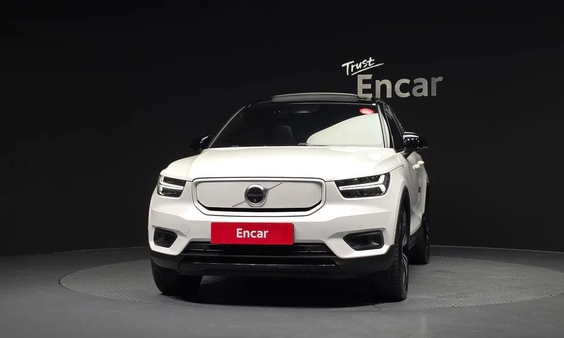 Volvo XC40 — фото 7