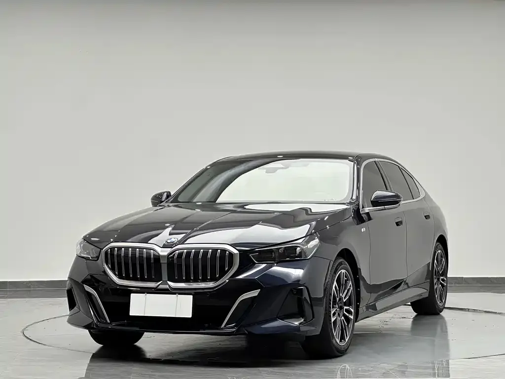 BMW 5 Series — фото 1