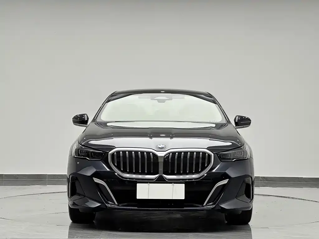 BMW 5 Series — фото 2