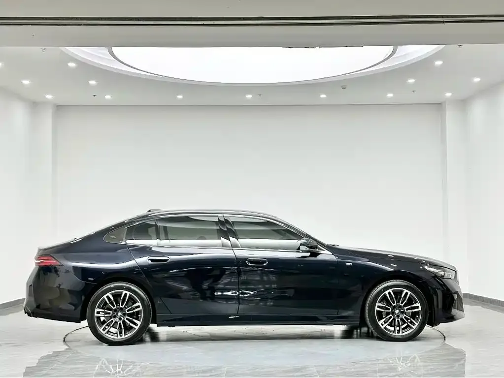 BMW 5 Series — фото 10