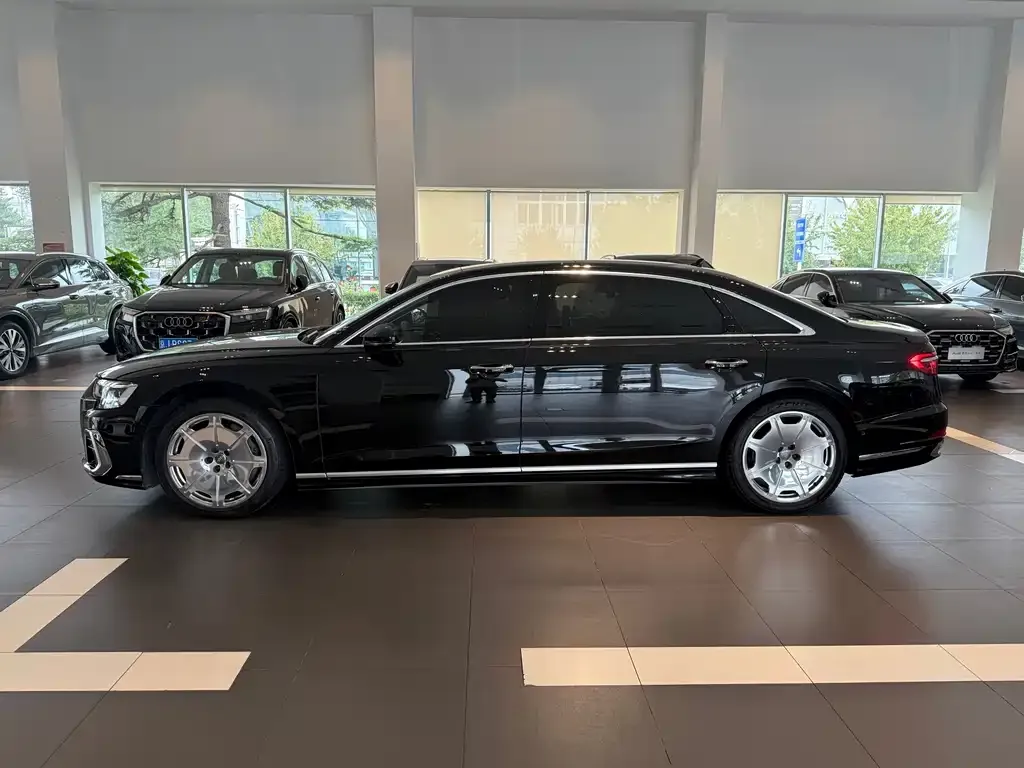 Audi A8 — фото 7