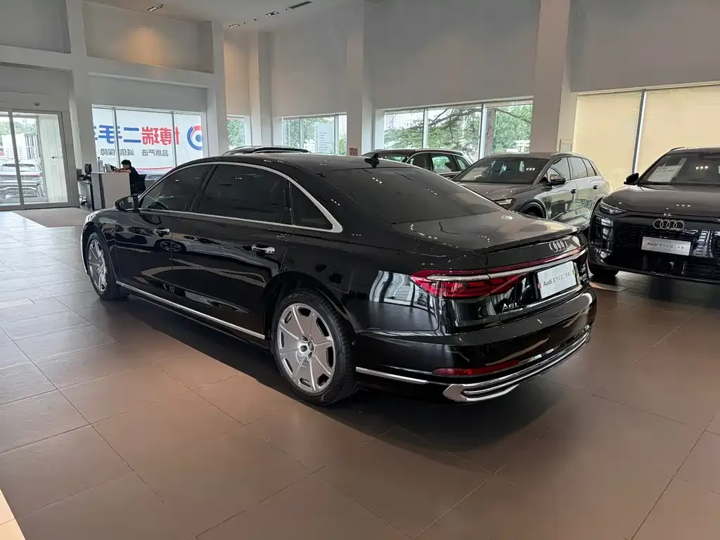 Audi A8 — фото 6