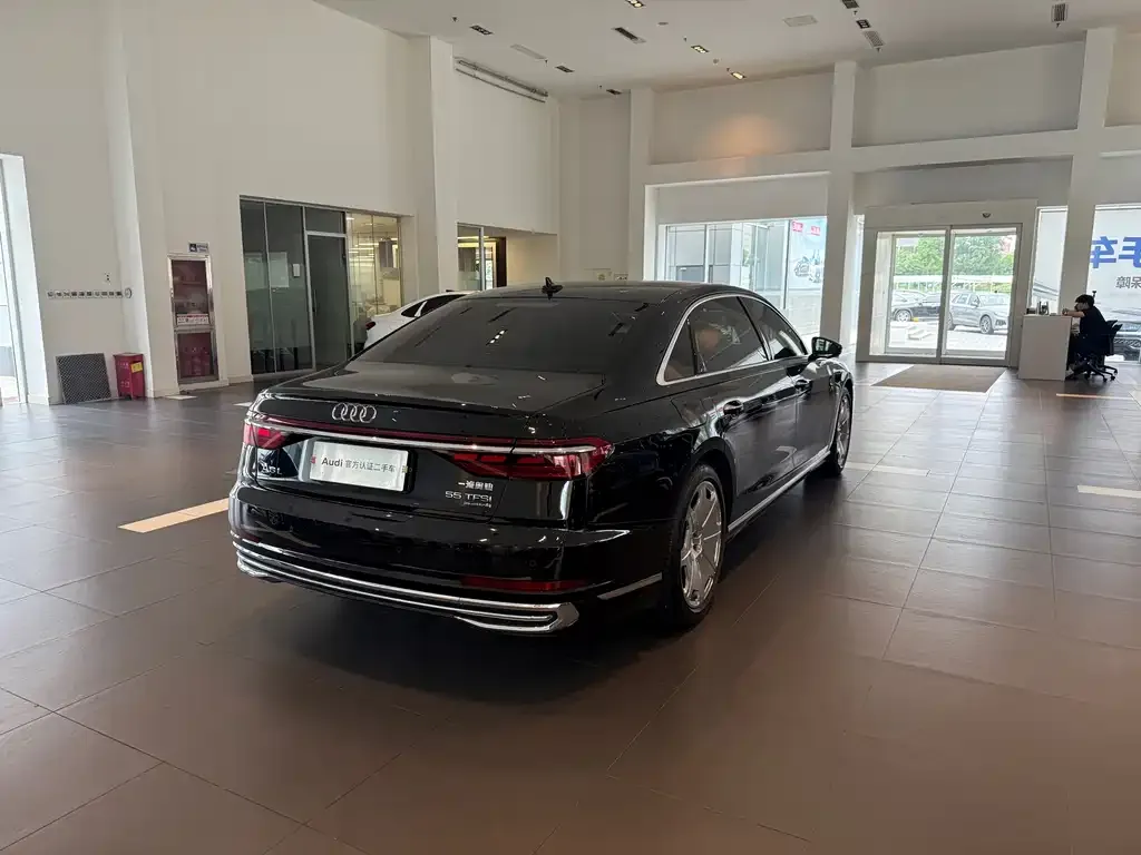 Audi A8 — фото 3