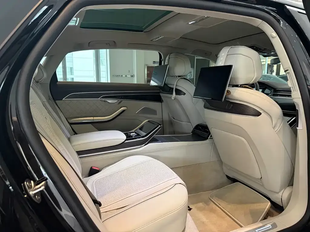 Audi A8 — фото 10