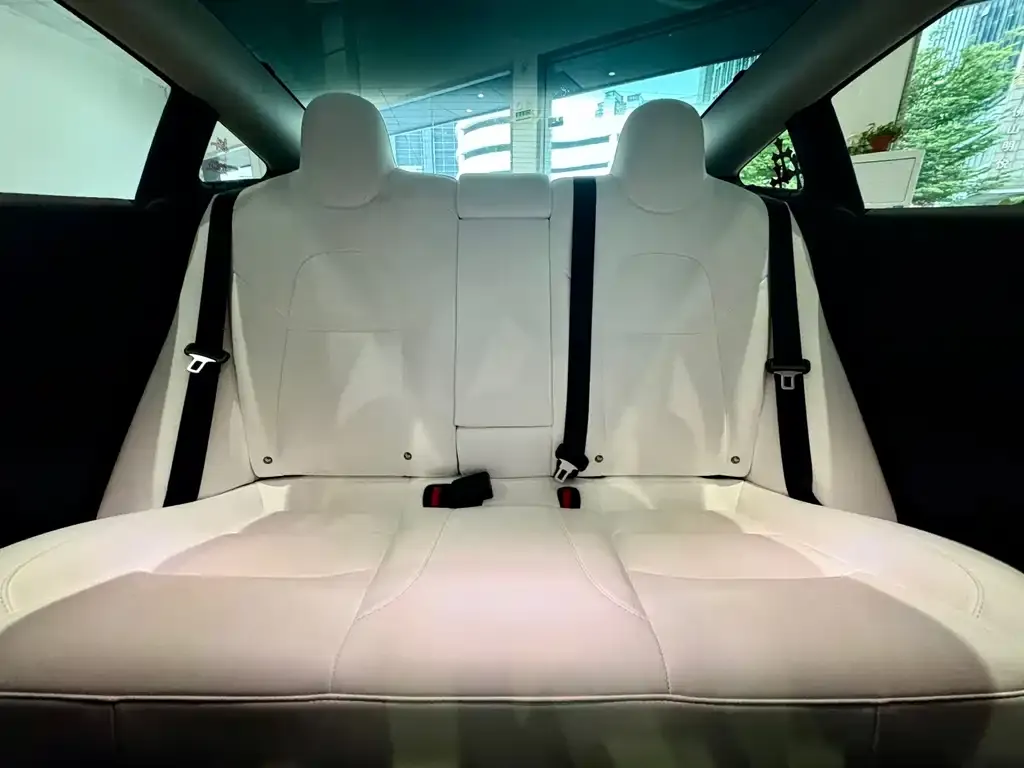 Tesla Model 3 — фото 6