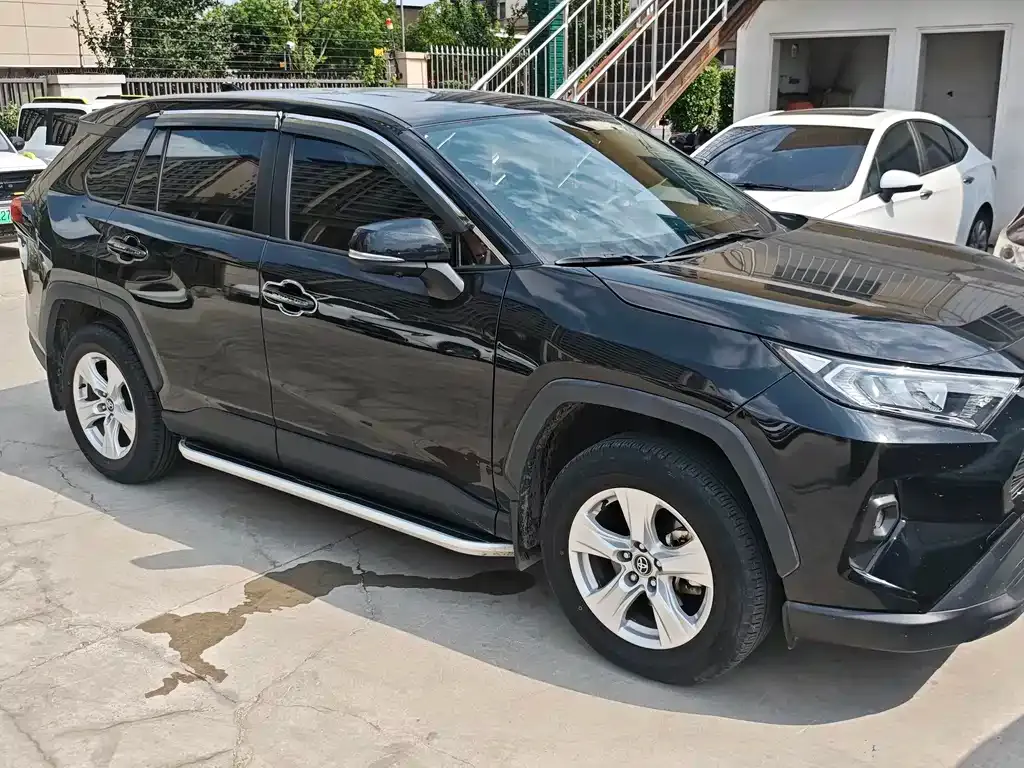 Toyota RAV4 — фото 6