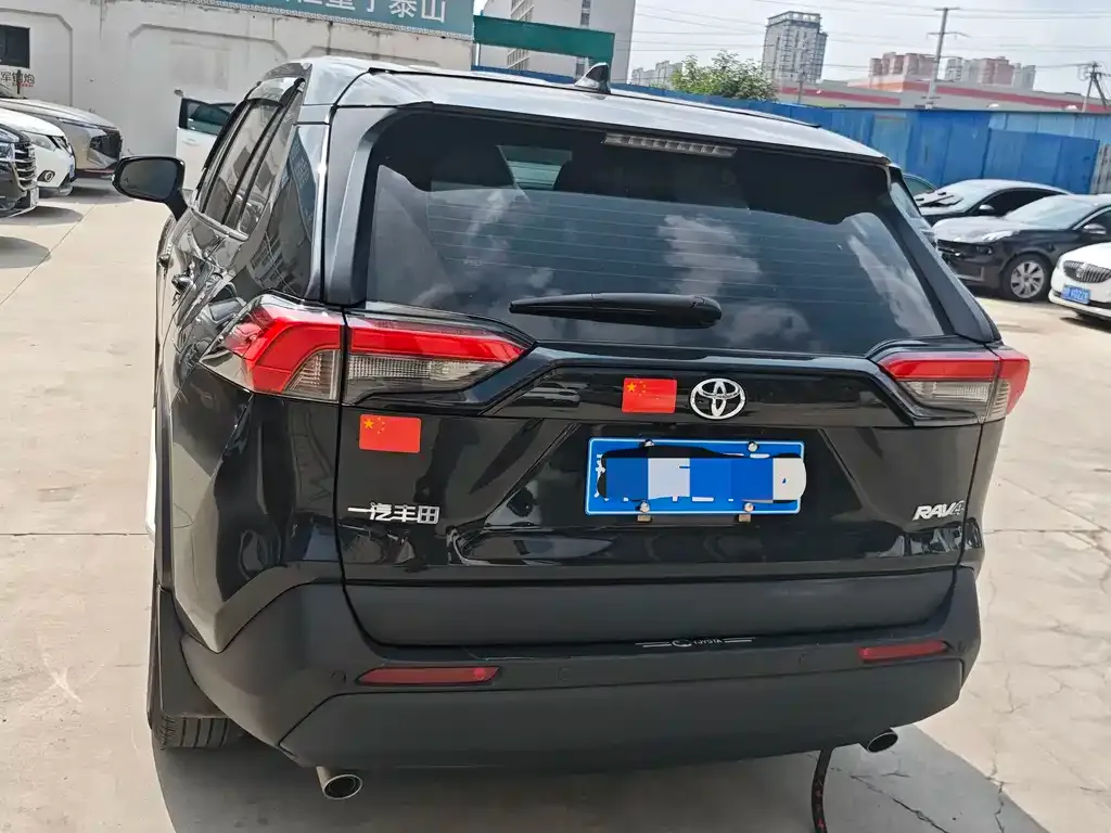 Toyota RAV4 — фото 4