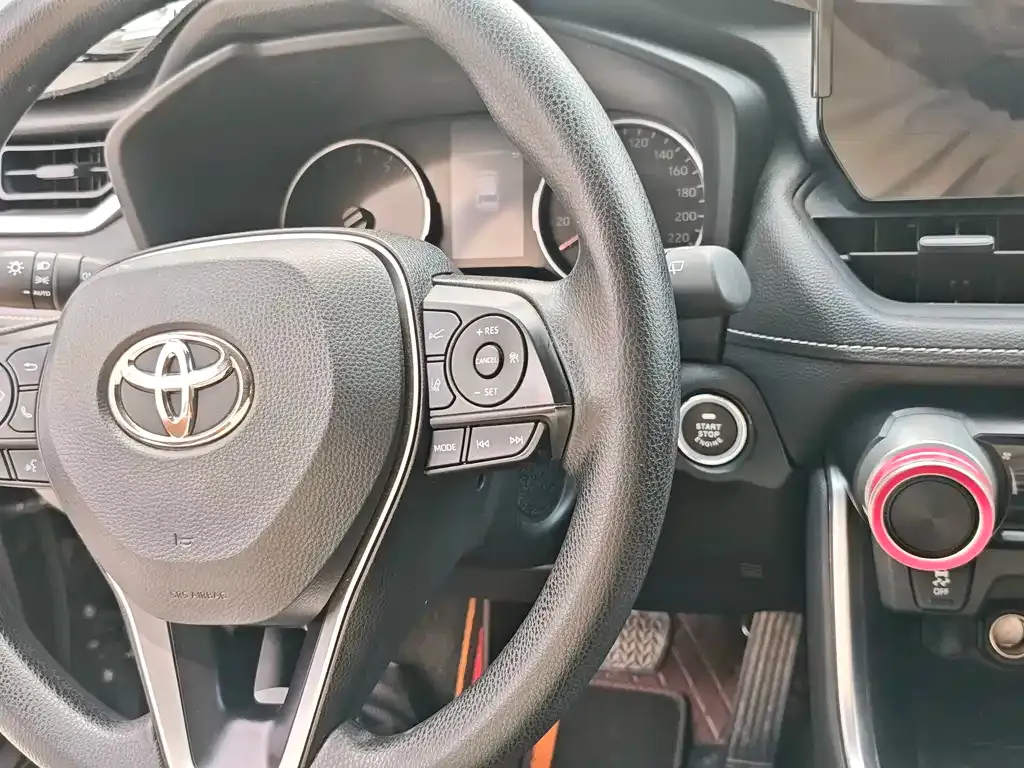 Toyota RAV4 — фото 10