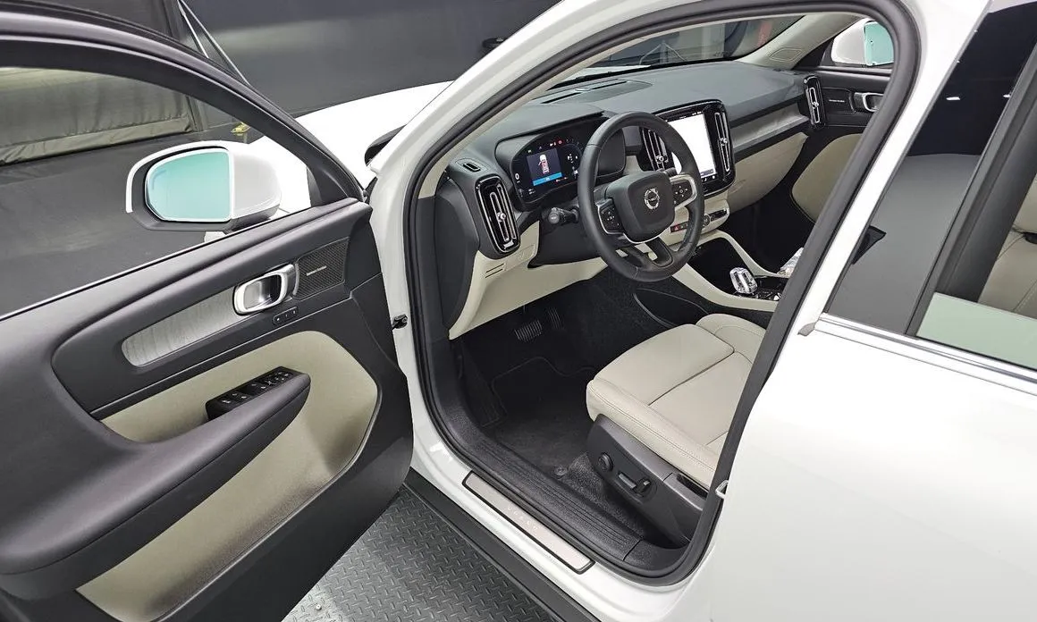 Volvo XC40 2025 из KR, фото 10
