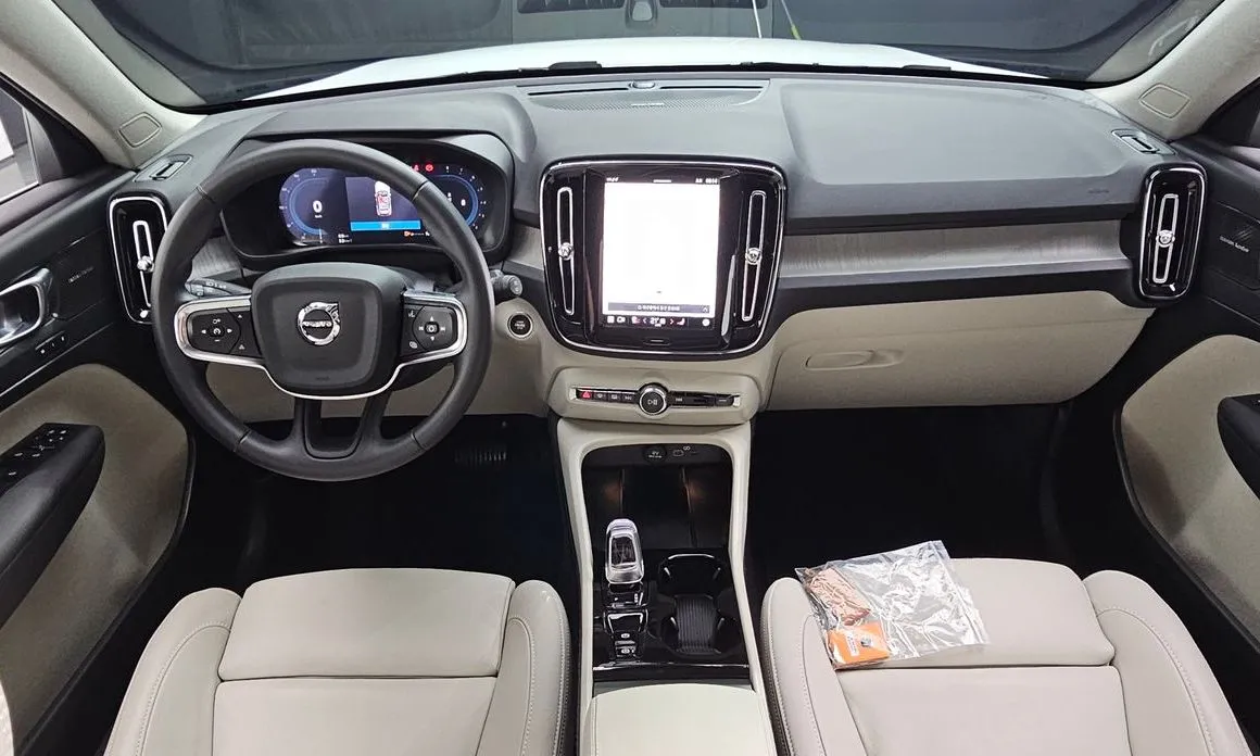 Volvo XC40 2025 из KR, фото 4