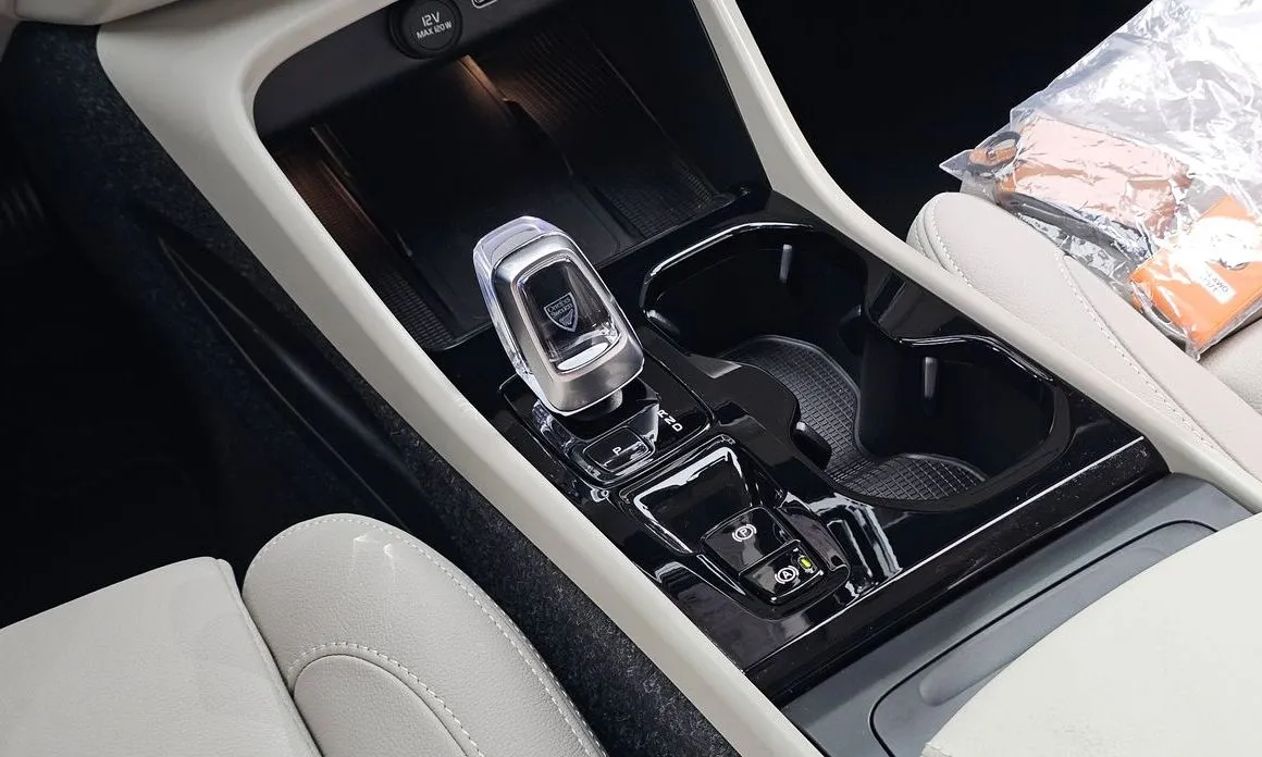Volvo XC40 2025 из KR, фото 5