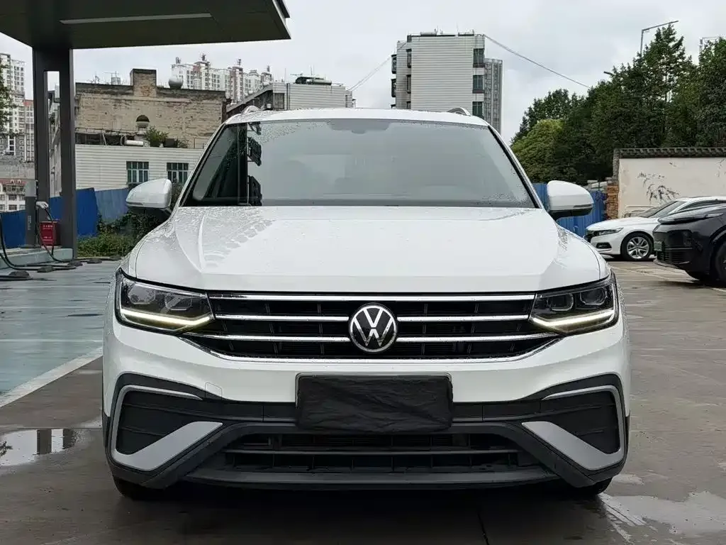 Volkswagen Tiguan L — фото 2