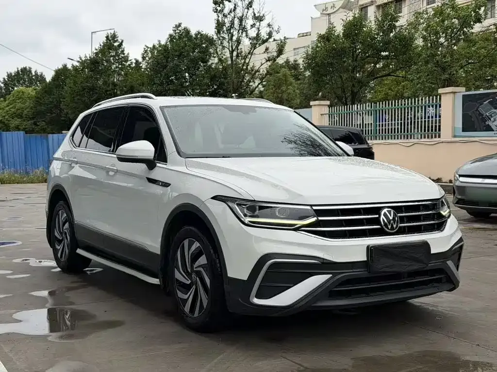 Volkswagen Tiguan L — фото 8