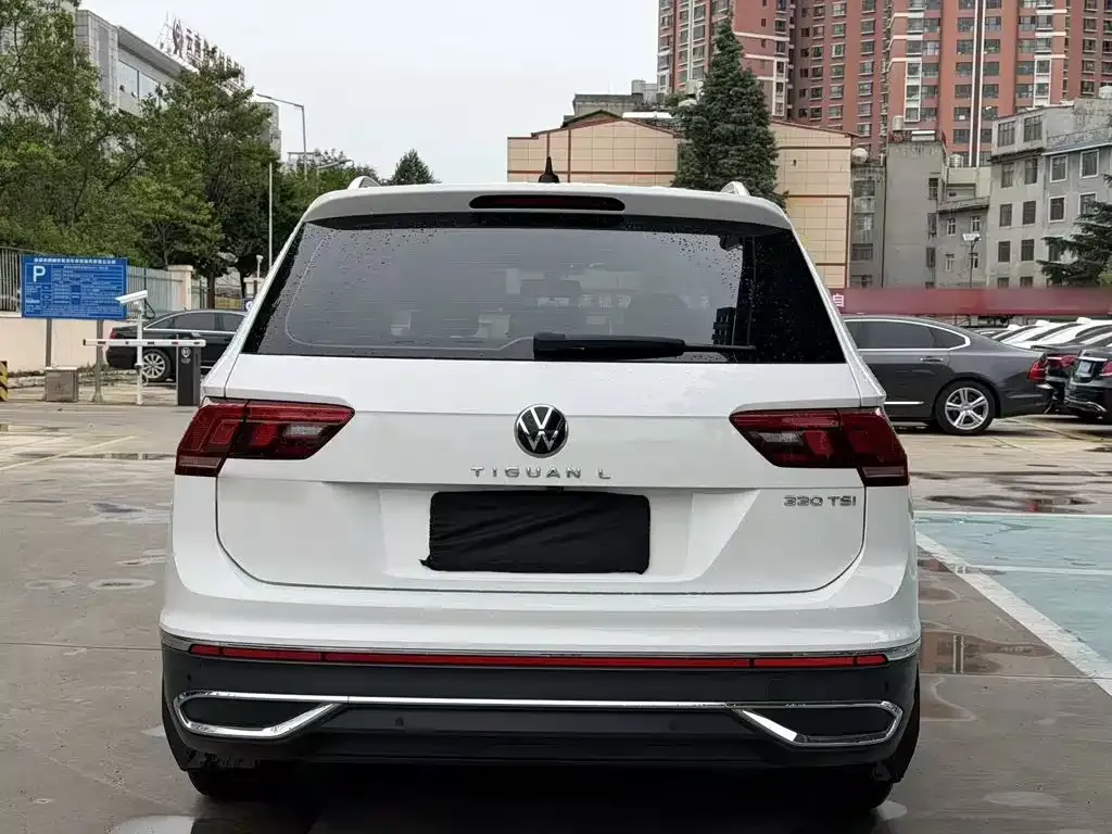 Volkswagen Tiguan L — фото 6