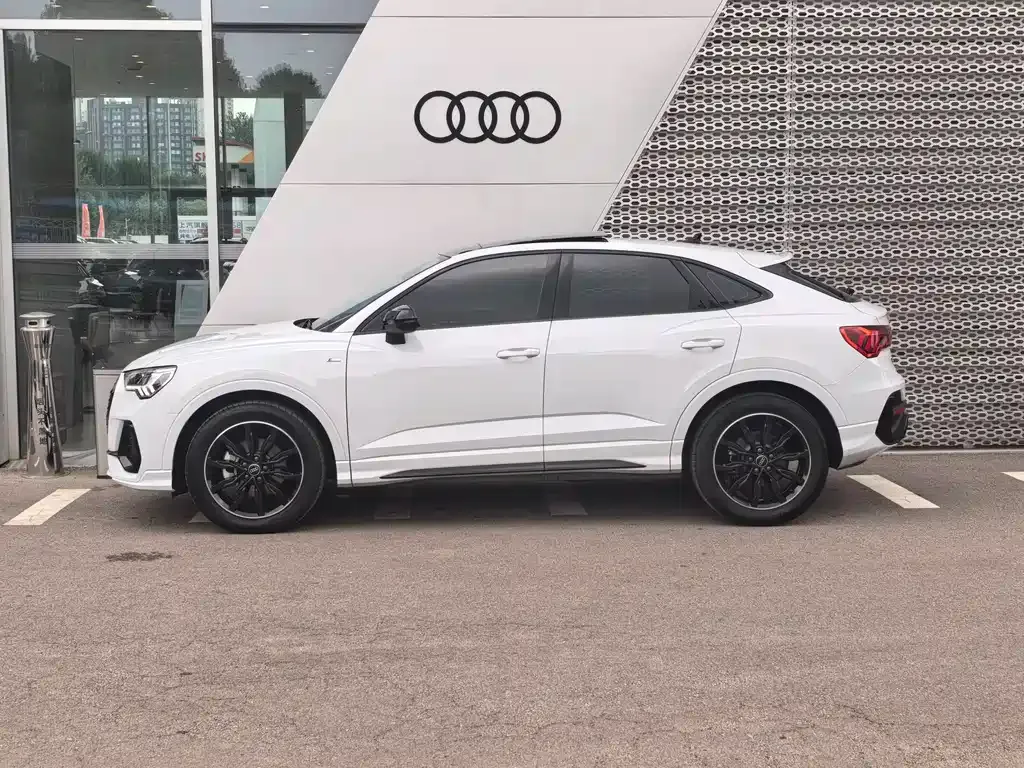 Audi Q3 Sportback — фото 8