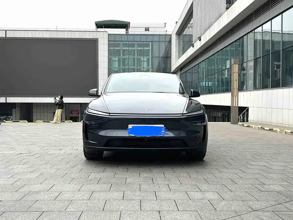 Tesla Model Y — фото 8
