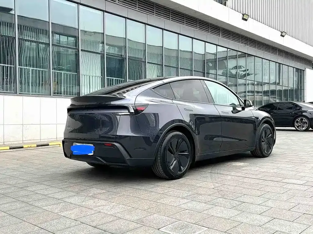 Tesla Model Y — фото 7