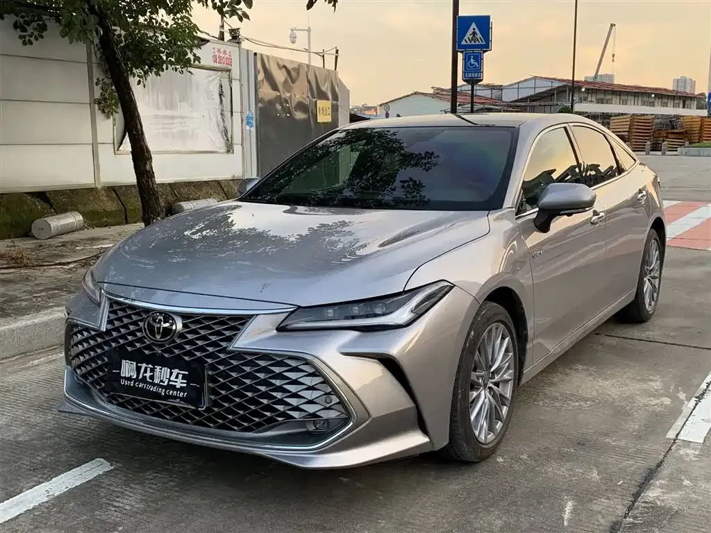 Toyota Avalon — фото 1