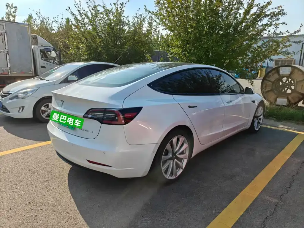 Tesla Model 3 — фото 3