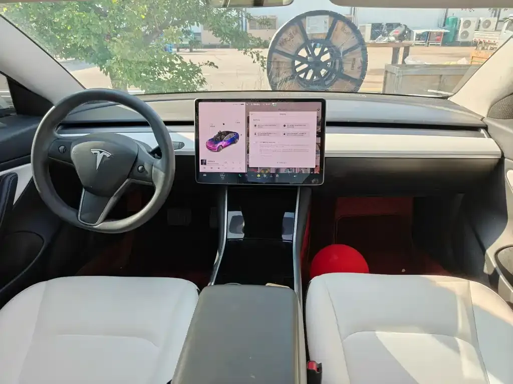 Tesla Model 3 — фото 4