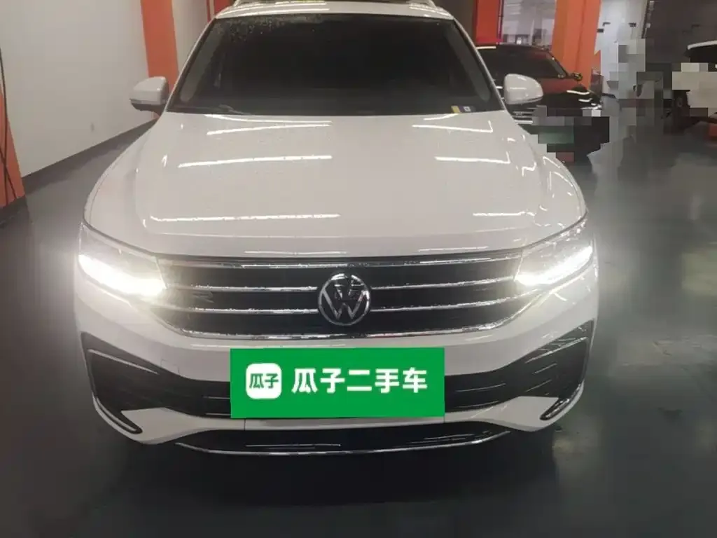Volkswagen Tiguan L — фото 10