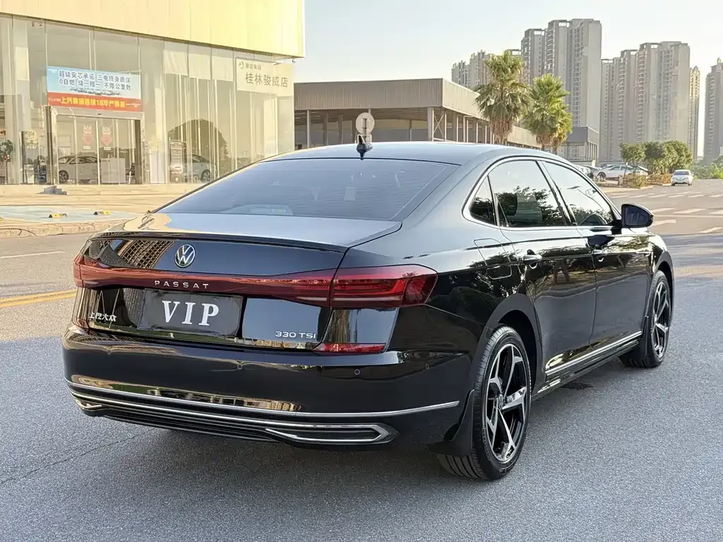 Volkswagen Passat — фото 7