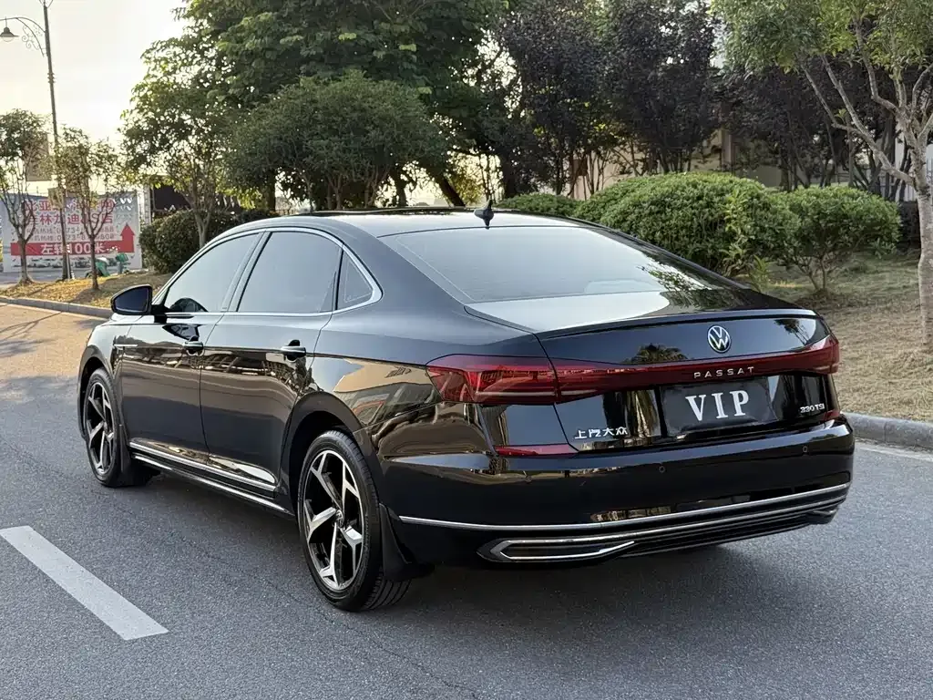 Volkswagen Passat — фото 8