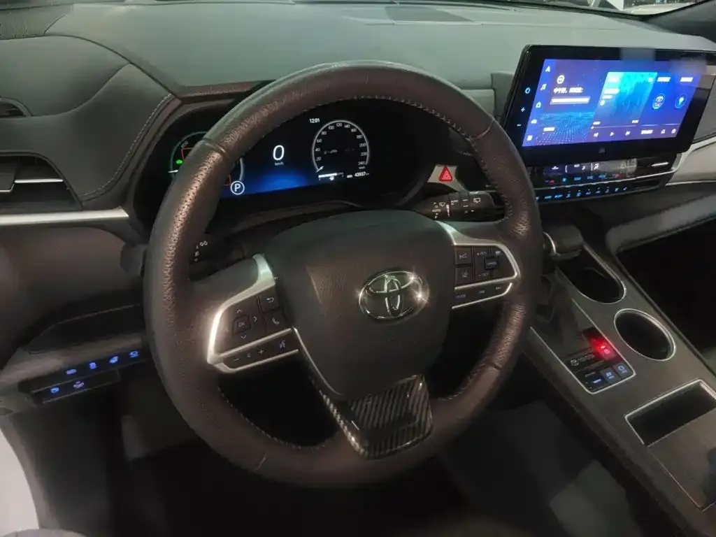 Toyota Granvia — фото 10