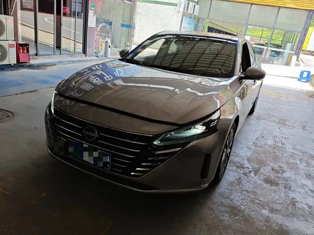 Nissan Teana — фото 1