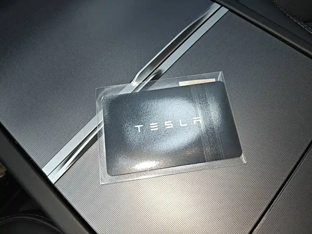 Tesla Model 3 — фото 10
