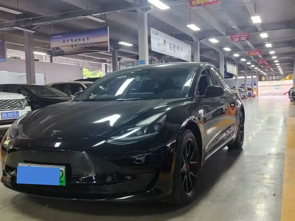 Tesla Model 3 — фото 1