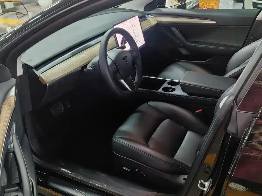 Tesla Model 3 — фото 5