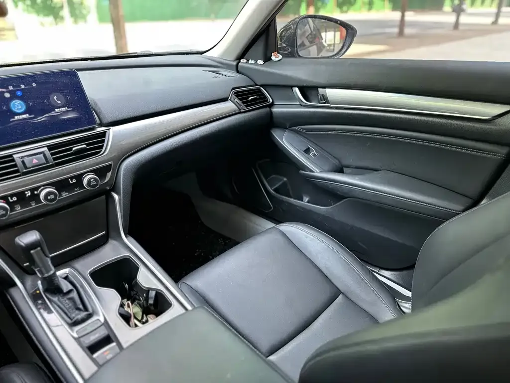 Honda Accord — фото 6