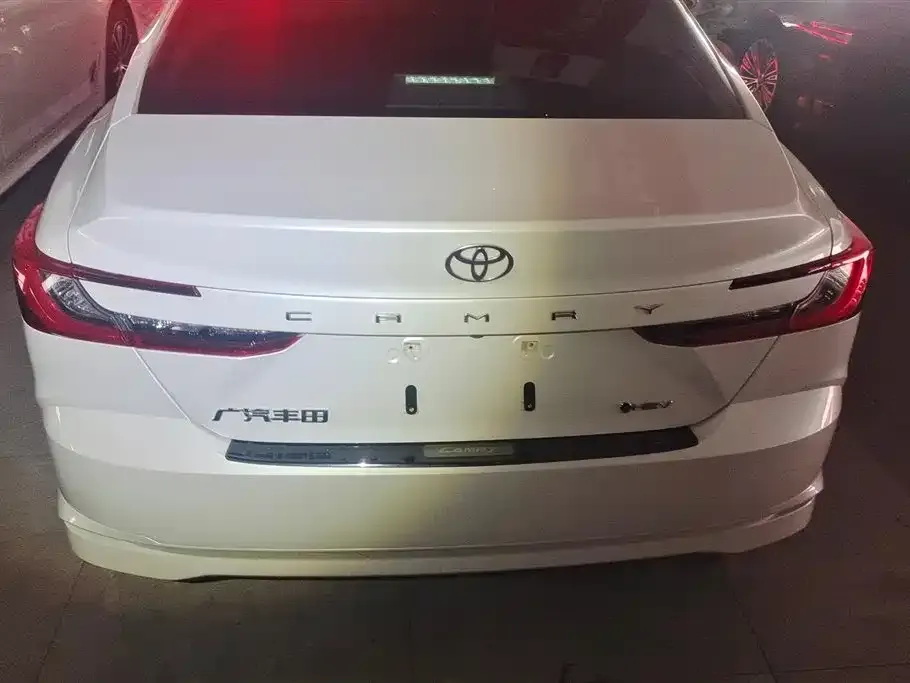 Toyota Camry — фото 3