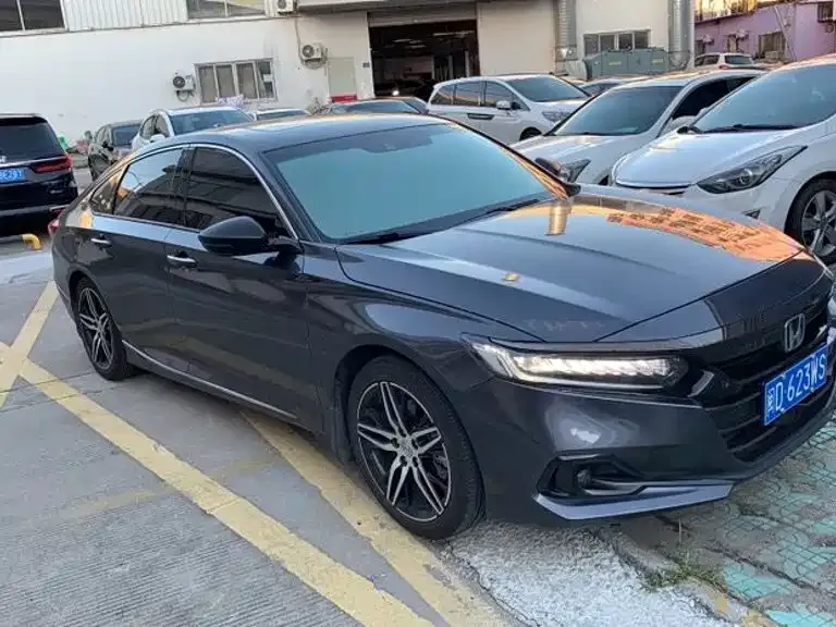 Honda Accord — фото 1