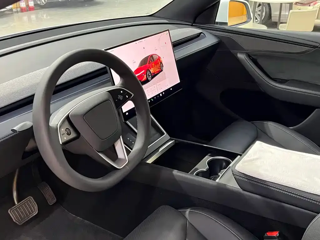 Tesla Model Y L — фото 9