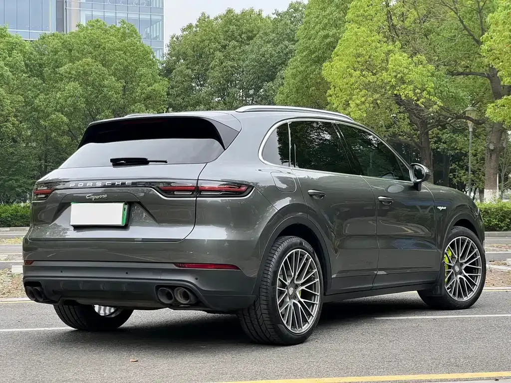 Porsche Cayenne Hybrid — фото 6