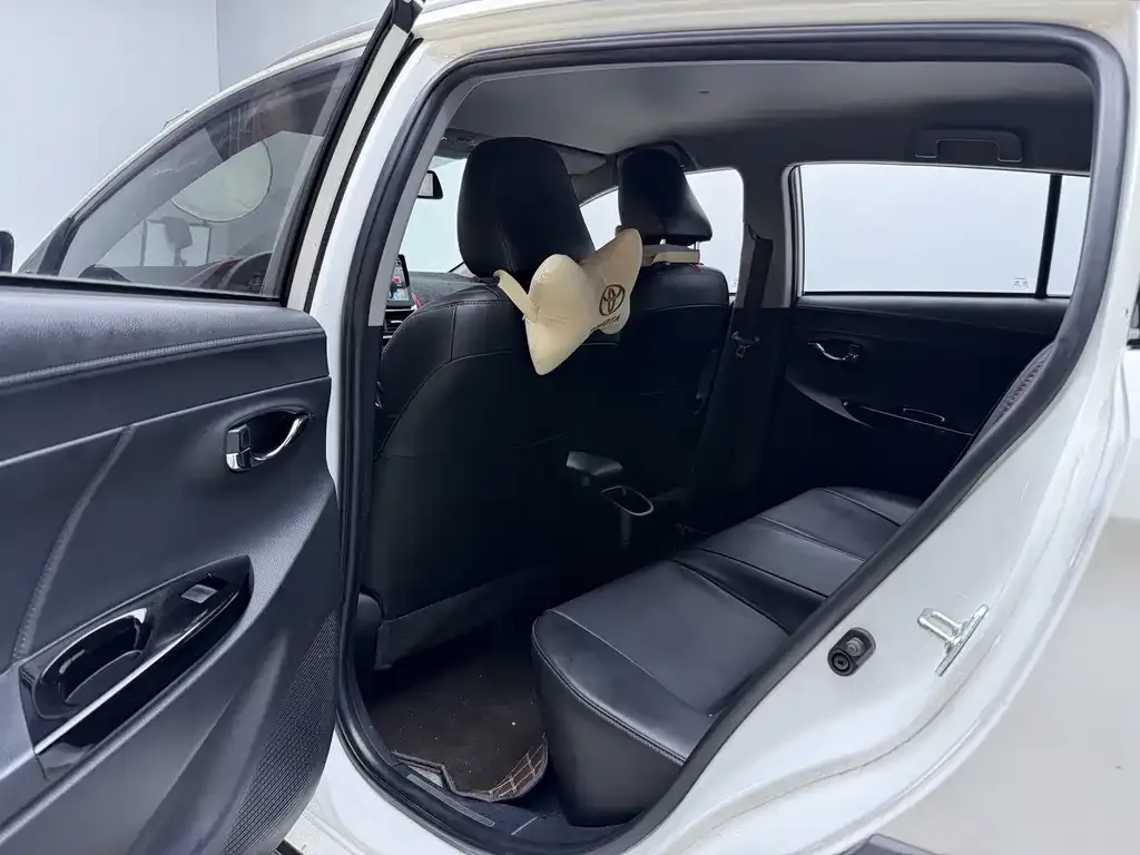 Toyota Yaris L — фото 8