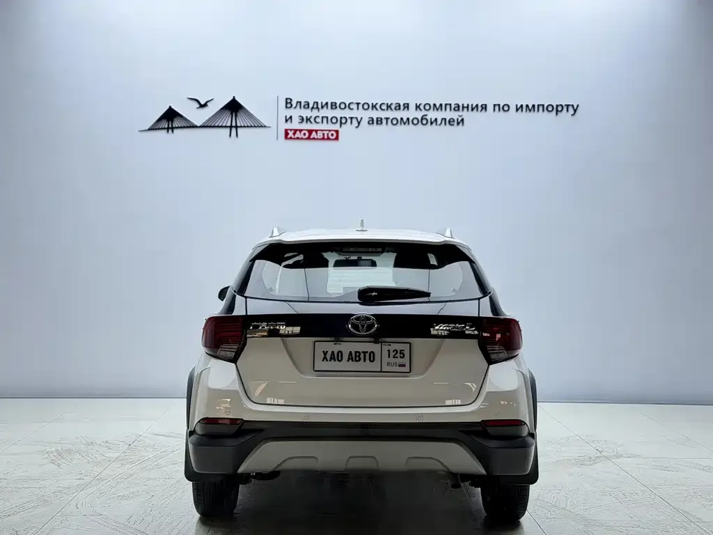 Toyota Yaris L — фото 2