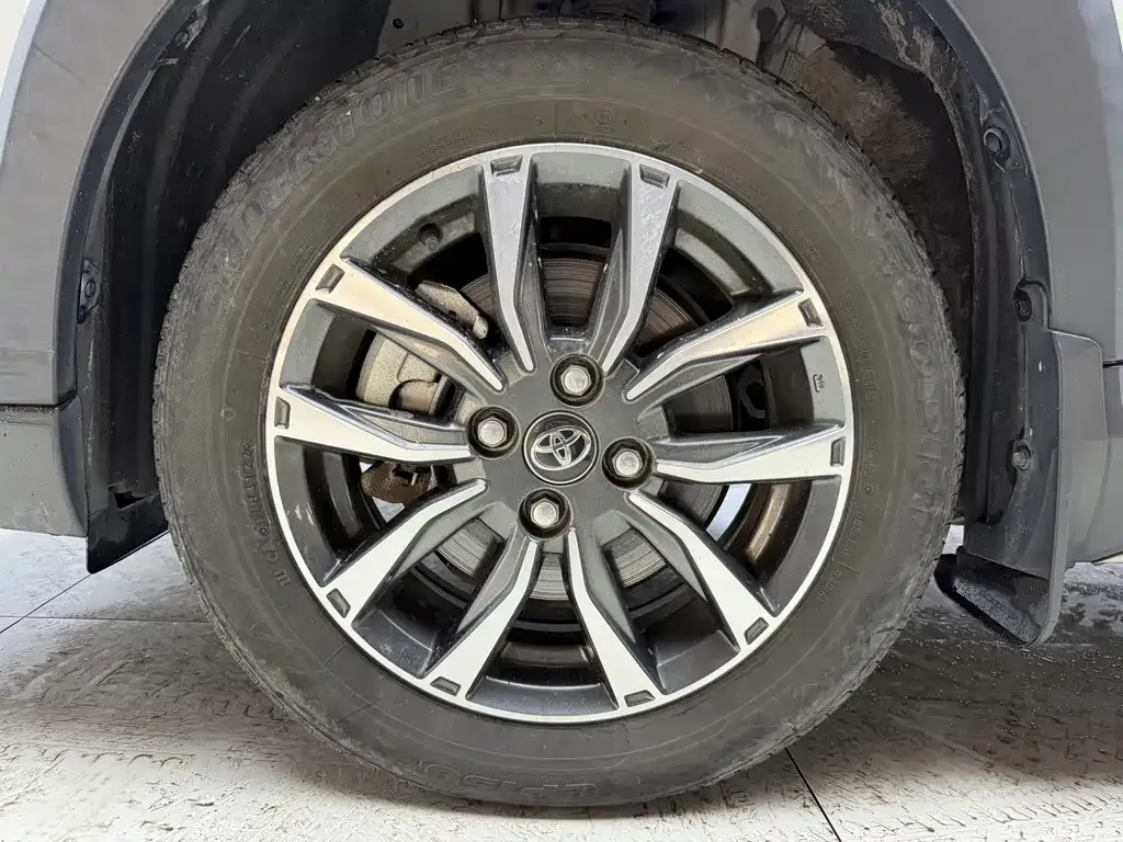 Toyota Yaris L — фото 9