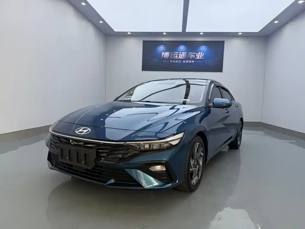 Hyundai Elantra — фото 1