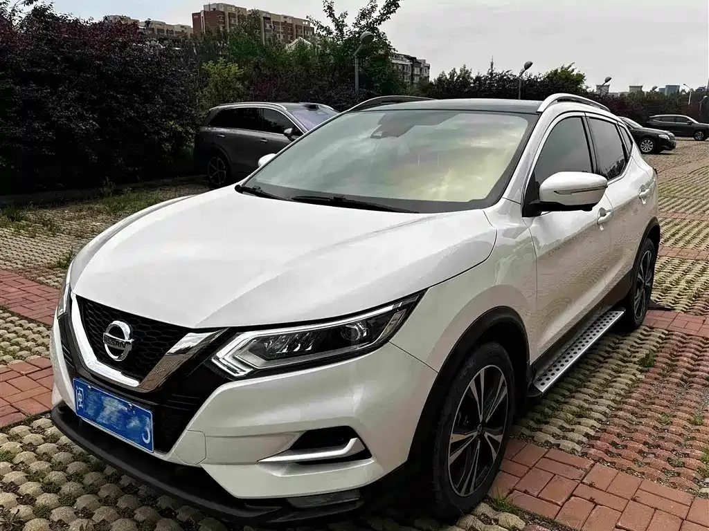 Nissan Qashqai — фото 1