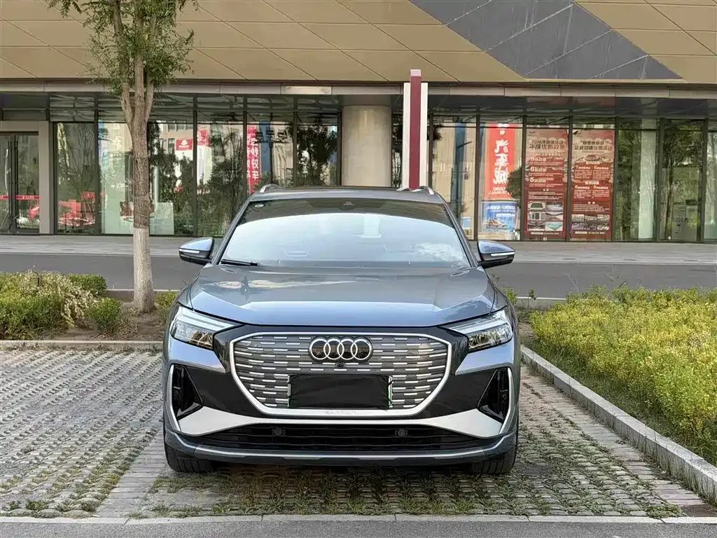 Audi Q4 e-tron — фото 9