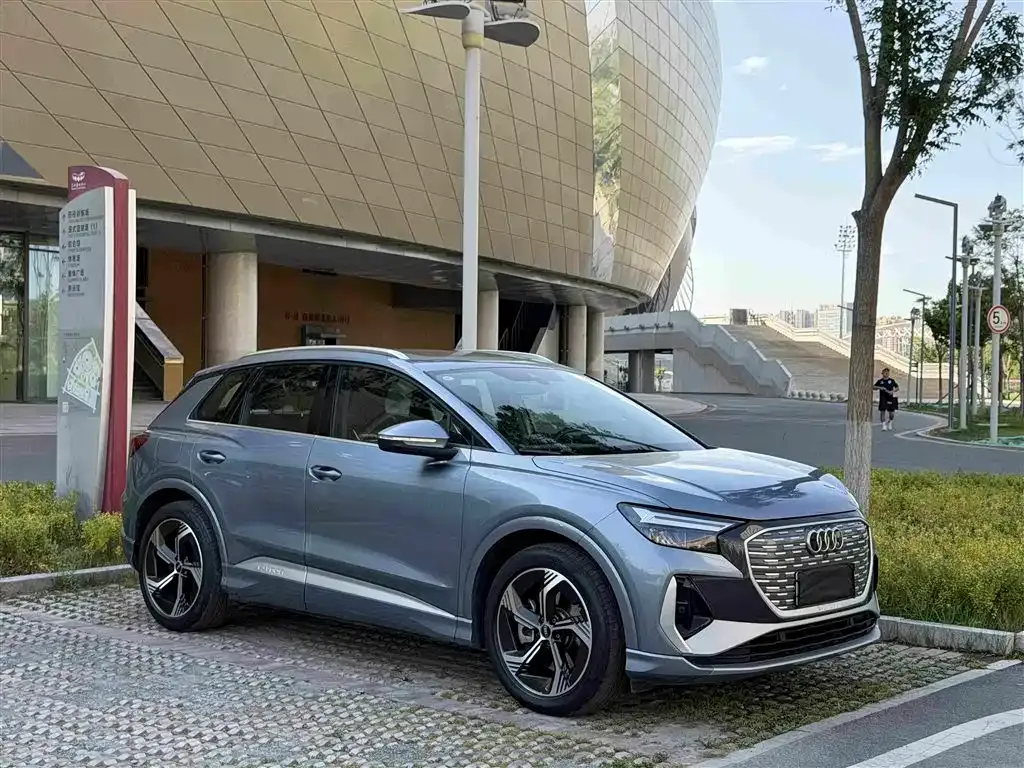 Audi Q4 e-tron — фото 10