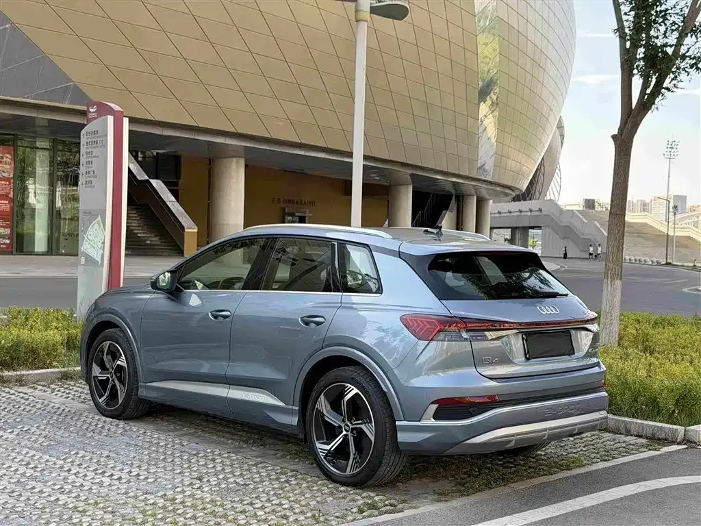 Audi Q4 e-tron — фото 6