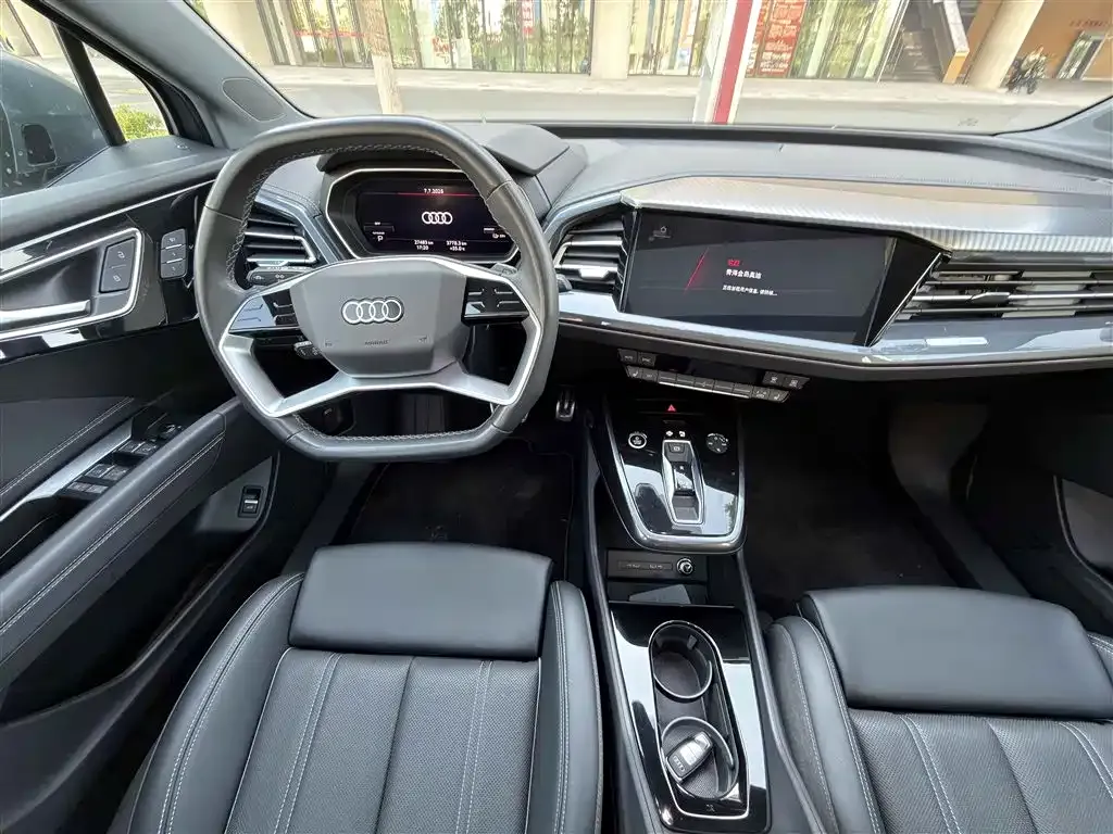 Audi Q4 e-tron — фото 4